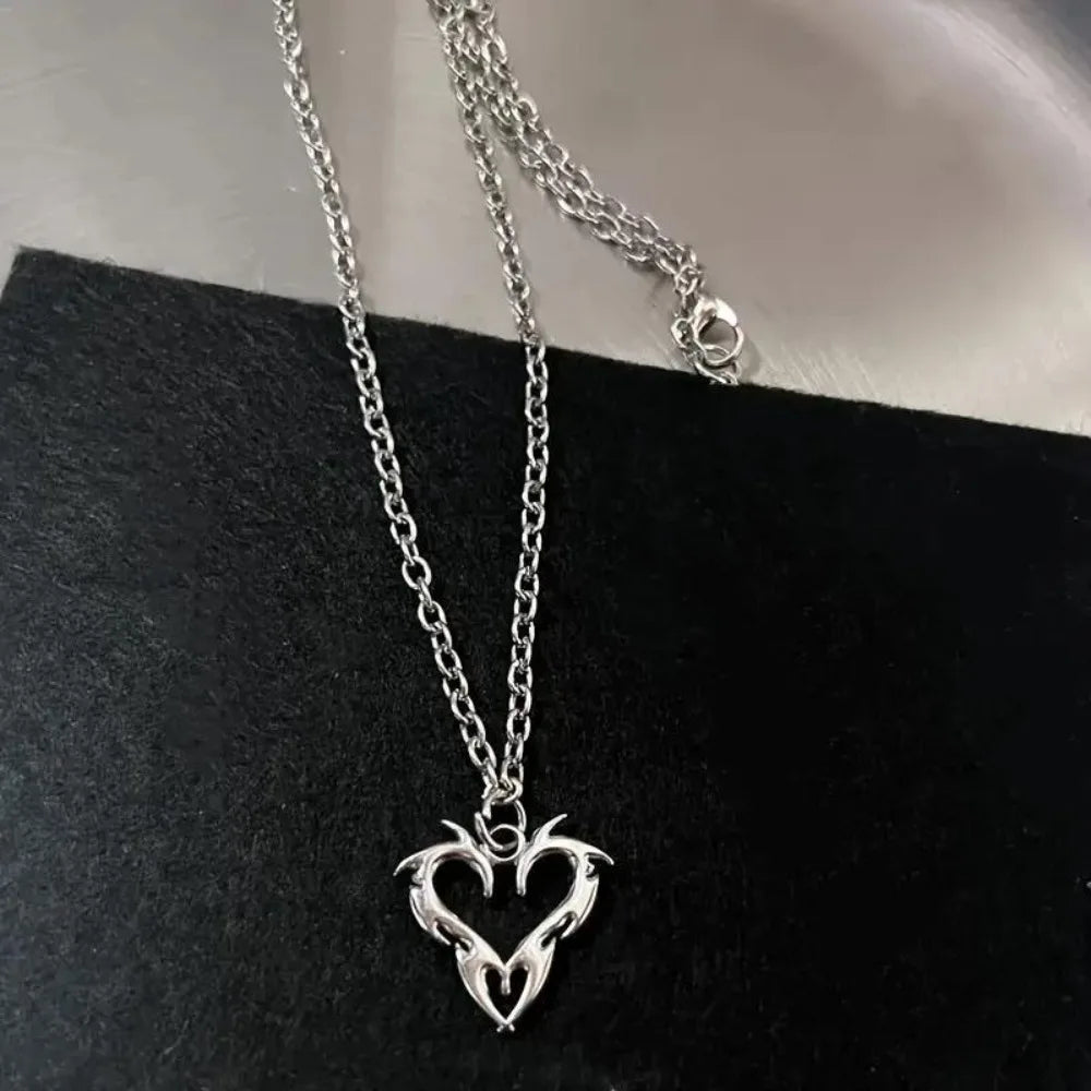 Retro Gothic Irregular Geometry Vortex Heart Star Teeth Pendant Necklace for Men Women Fashion Punk Metal Chain Jewelry Gifts